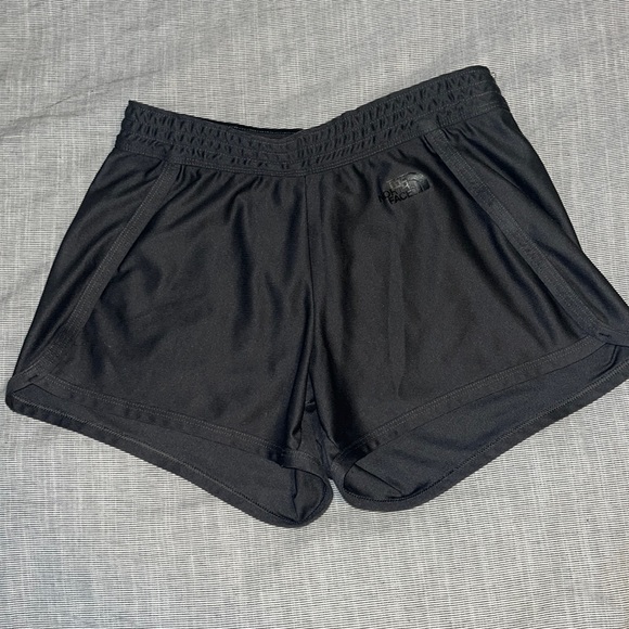 Girls north face shorts - Picture 1 of 3
